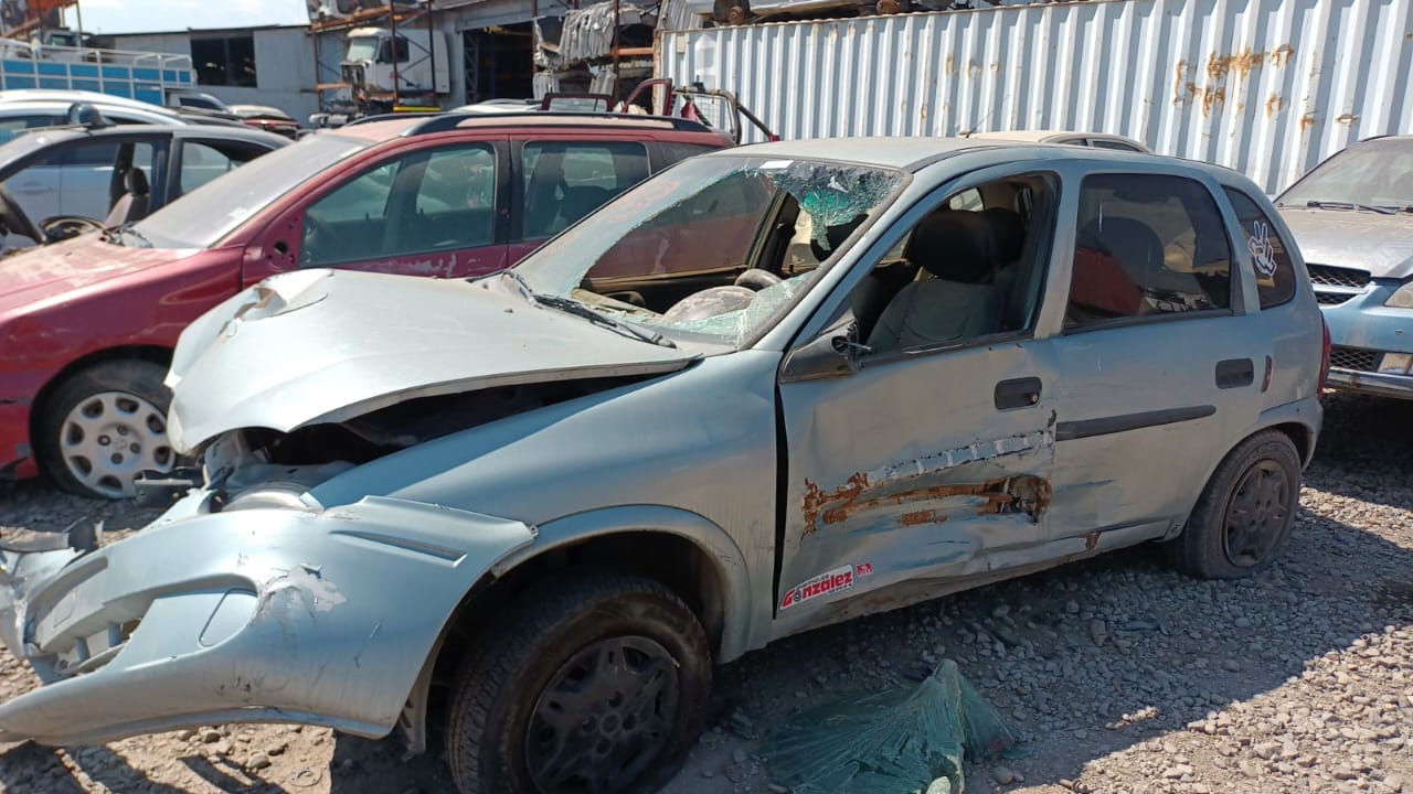  Chevrolet CORSA 2000    EN DESARME